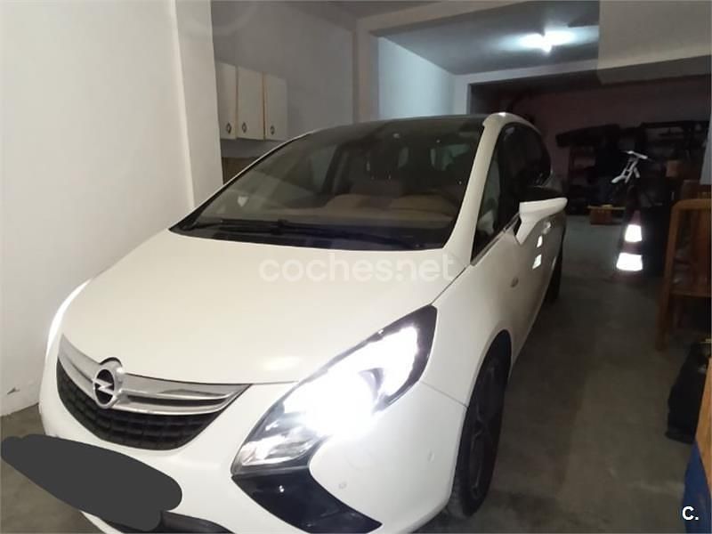 Usado Opel Zafira Tourer Excellence 170 CV (125 kW) 2016 Blanco Monovolumen