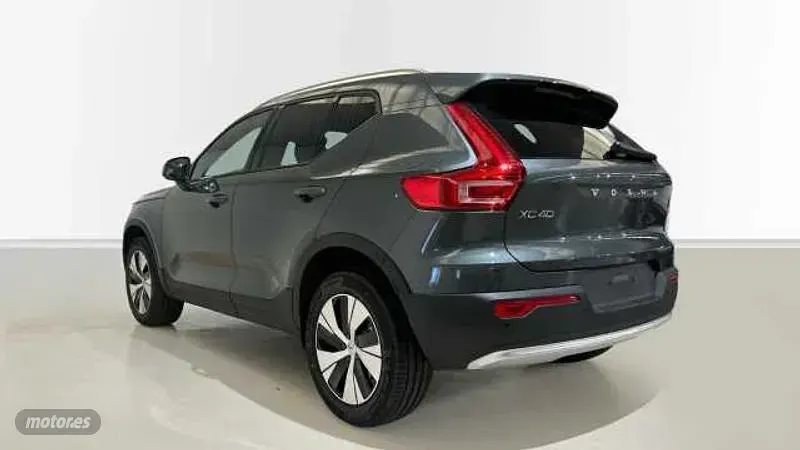 Nuevo Volvo XC40 Core 163 CV (119 kW) 2026 Verde SUV