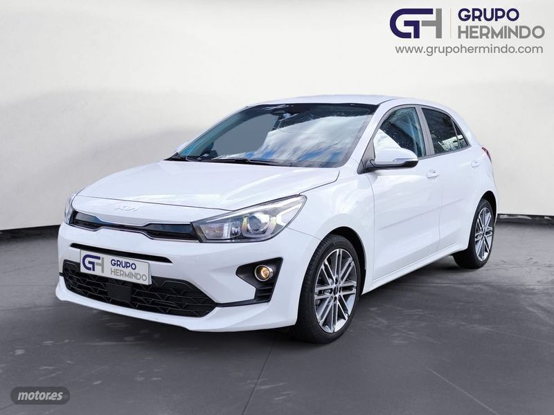 Blanco Usado 2023 Kia Rio Berlina | 16.500 € (Precio justo) - Imagen 1/4