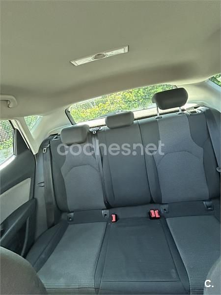 Usado Seat Leon Style 110 CV (80 kW) 2017 Blanco Berlina