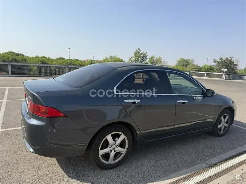 Usado Honda Accord Sport 140 CV (102 kW) 2005 Gris / plata Berlina