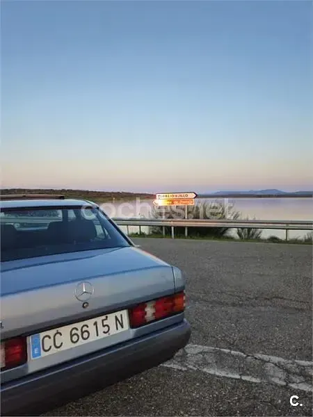 Usado Mercedes 190 75 CV (55 kW) 1986 Azul Berlina