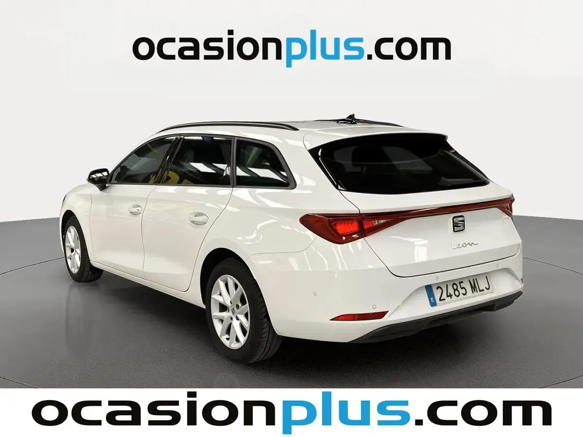 Usado Seat Leon ST Style 131 CV (96 kW) 2023 Blanco Familiar