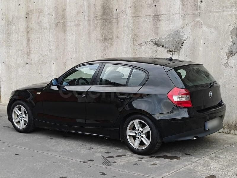 Usado BMW 118 122 CV (89 kW) 2006 Negro Utilitario
