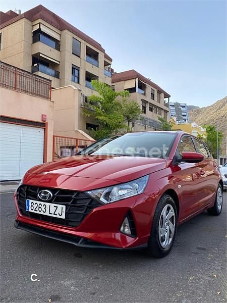 Usado Hyundai i20 84 CV (61 kW) 2022 Rojo Utilitario