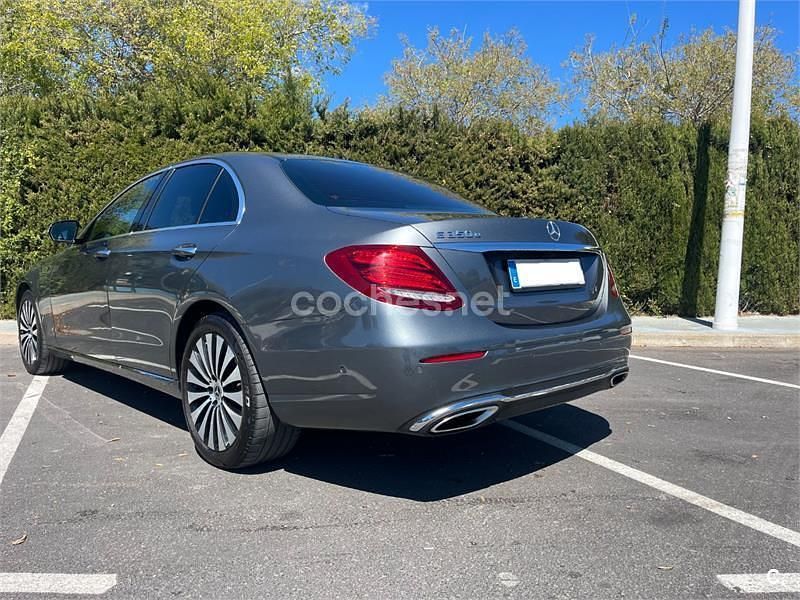 Usado Mercedes E350 299 CV (219 kW) 2018 Gris / plata Berlina