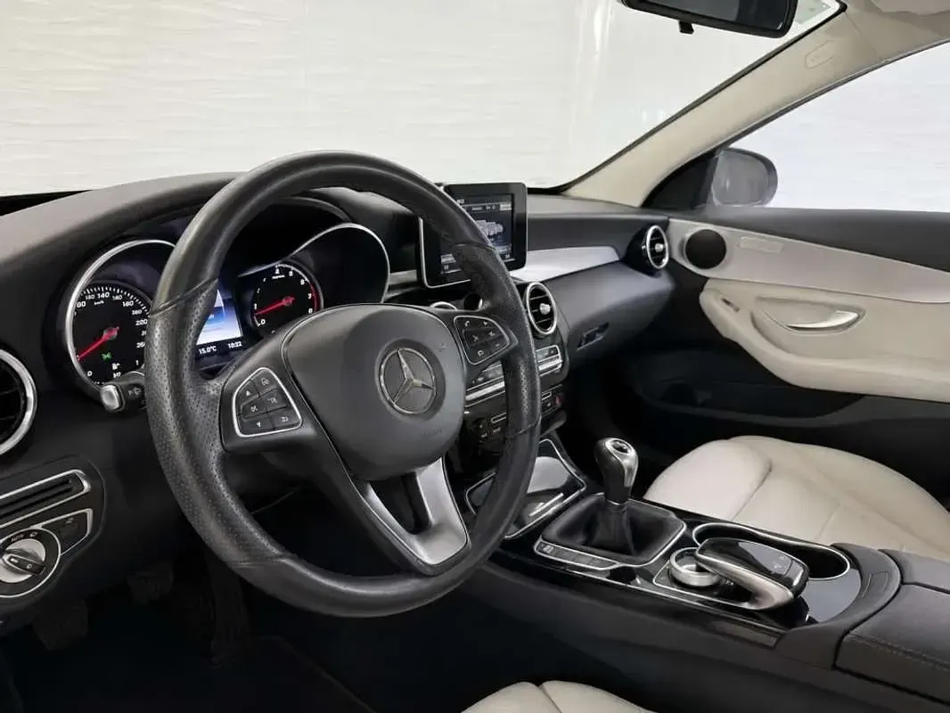 Usado Mercedes C180 156 CV (114 kW) 2017 Negro Berlina