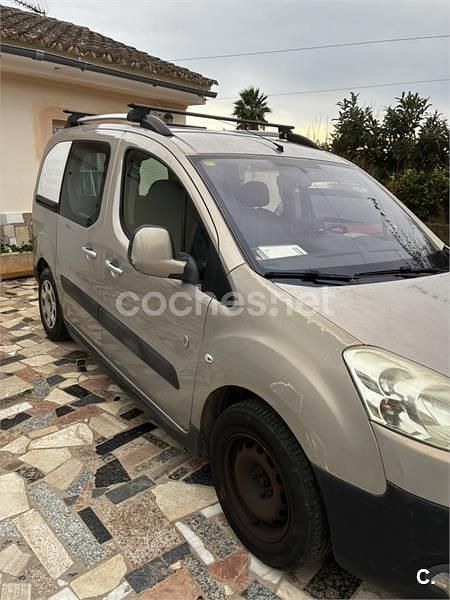 Usado Peugeot Partner Tepee Active 92 CV (67 kW) 2014 Beige Monovolumen