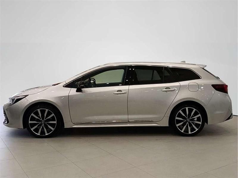 Usado Toyota Corolla Edition 140 CV (102 kW) 2025 Plata polar Familiar