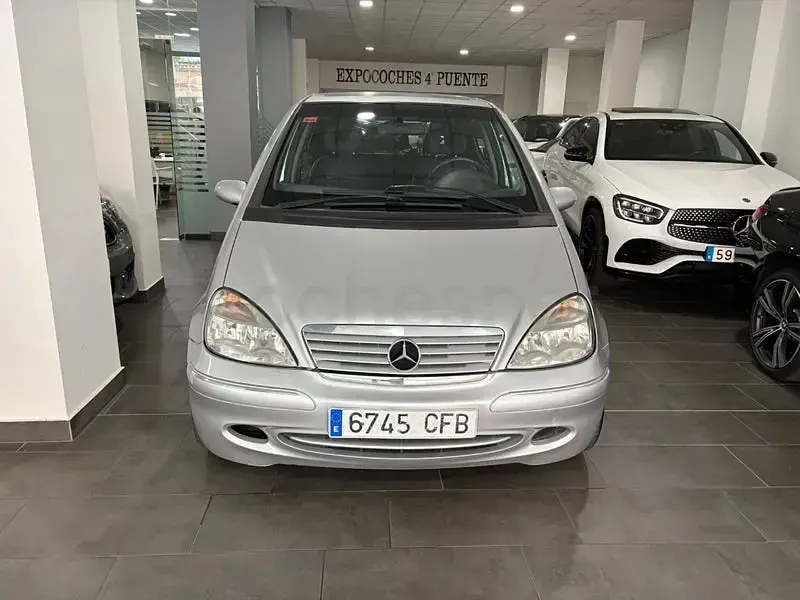 Usado Mercedes A160 Elegance 102 CV (75 kW) 2003 Gris / plata Utilitario