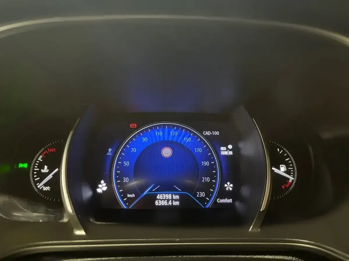 Usado Renault Mégane IV Zen 140 CV (102 kW) 2018 Gris Berlina