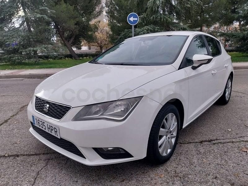 Usado Seat Leon Reference 105 CV (77 kW) 2013 Blanco Berlina