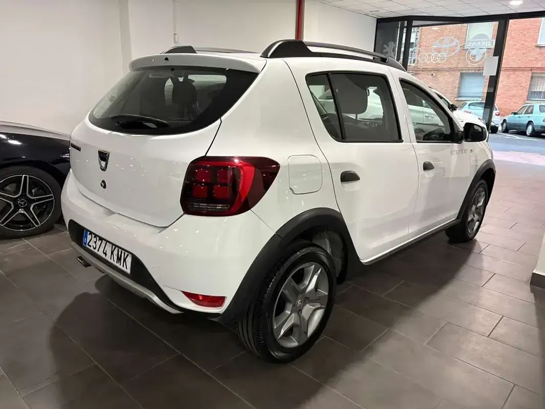 Usado Dacia Sandero Stepway Ambiance 90 CV (66 kW) 2018 Blanco Utilitario