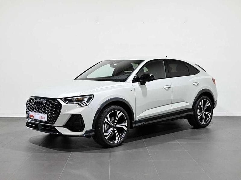 Plateado Usado 2024 Audi Q3 Sportback Ambiente SUV | 43.700 € (Un poco caro) - Imagen 1/4