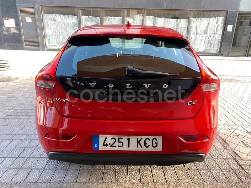 Usado Volvo V40 Inscription 120 CV (88 kW) 2017 Rojo Familiar