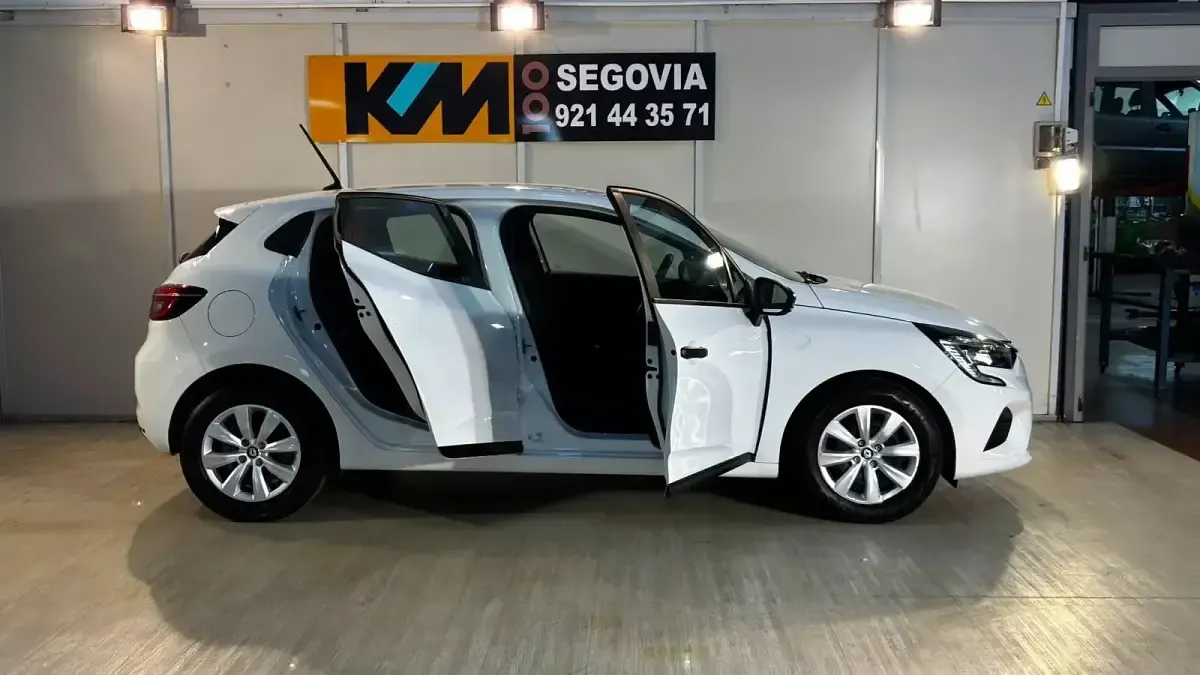 Usado Renault Clio SE 67 CV (49 kW) 2023 Blanco Utilitario