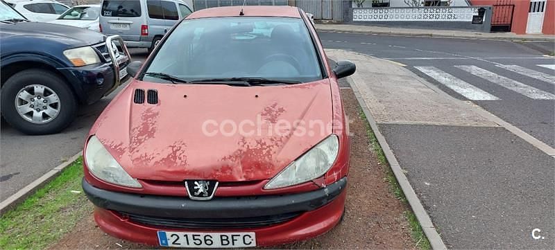 Usado Peugeot 206 75 CV (55 kW) 2001 Granate Berlina