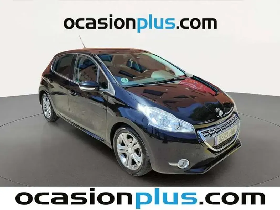 Usado Peugeot 208 Allure 92 CV (67 kW) 2012 Negro Utilitario