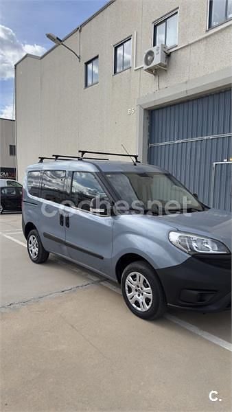 Usado Fiat Doblò Dynamic 90 CV (66 kW) 2016 Azul Monovolumen