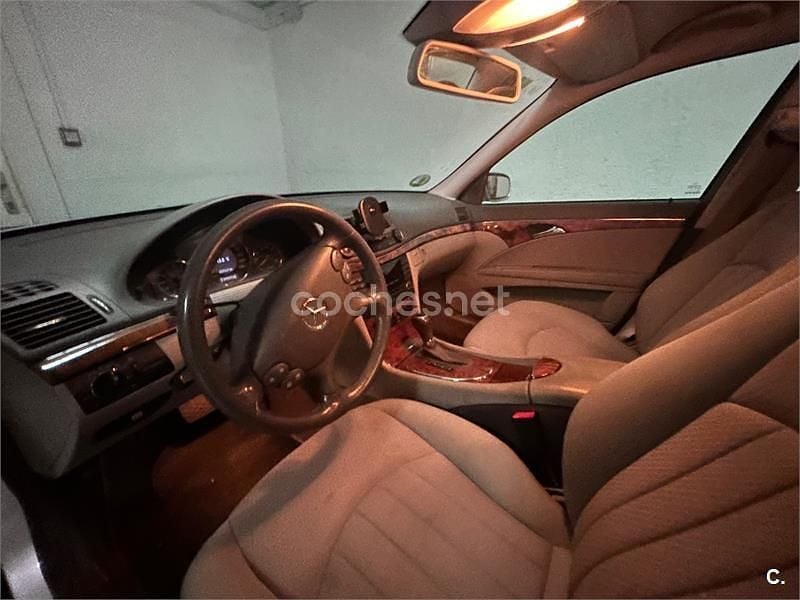 Usado Mercedes E200 Elegance 163 CV (119 kW) 2007 Gris / plata Berlina