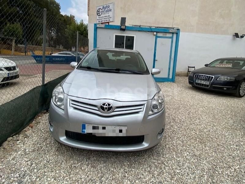 Gris / plata Usado 2014 Toyota Auris Active Berlina | 6500 € (Buen precio) - Imagen 1/4