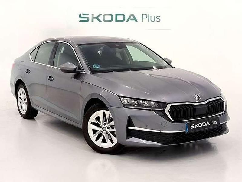 Gris Usado 2024 Skoda Octavia Selection Berlina | 26.990 € (Precio justo) - Imagen 1/4