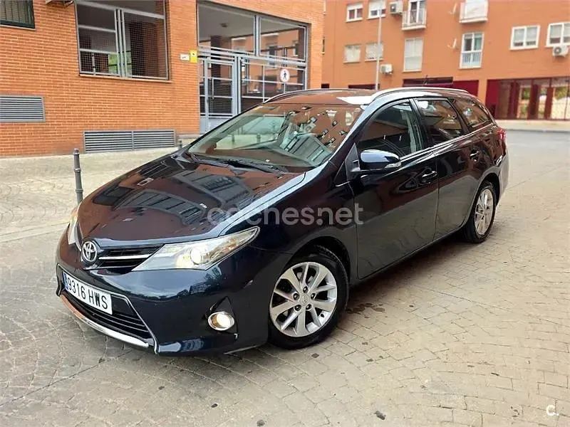 Usado Toyota Auris 132 CV (97 kW) 2014 Azul Familiar