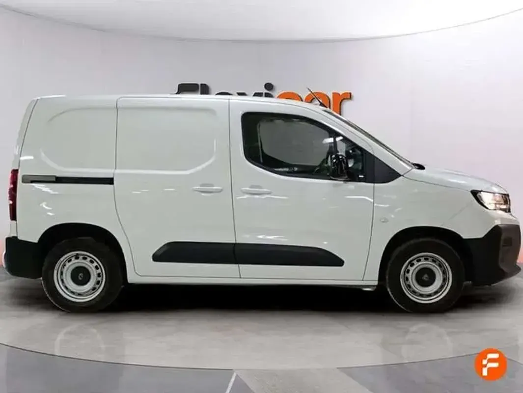 Usado Peugeot TePee Style 99 CV (72 kW) 2024 Blanco Van