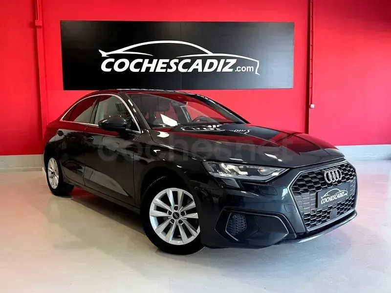 Usado Audi A3 110 CV (80 kW) 2021 Gris / plata Berlina