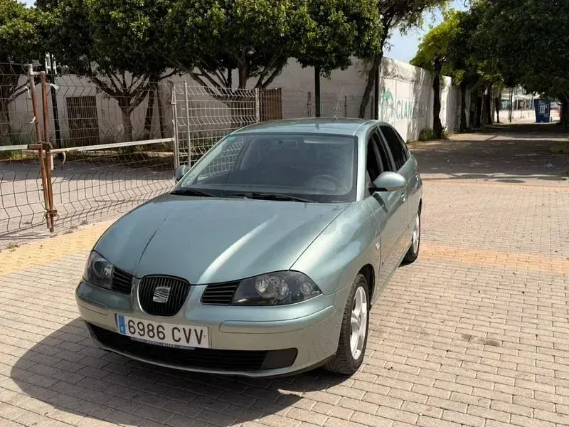 Usado Seat Ibiza Sport 100 CV (73 kW) 2004 Verde Utilitario