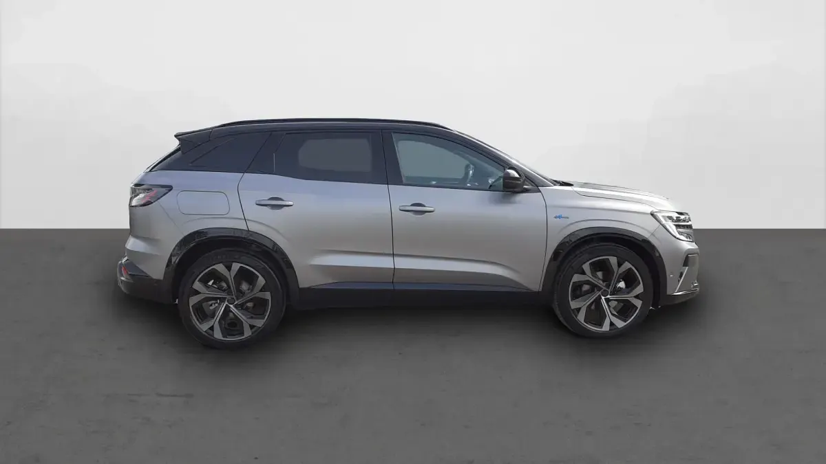 Usado Renault Austral Techno Esprit Alpine 160 CV (117 kW) 2023 Gris pizarra satinado techo negro SUV