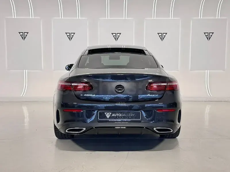 Usado Mercedes E400 330 CV (242 kW) 2021 Gris / plata Coupe