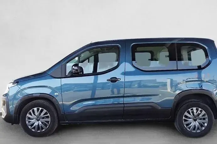 Usado Peugeot Rifter Allure 100 CV (73 kW) 2025 Monovolumen