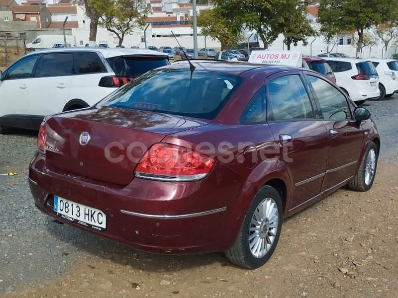 Usado Fiat Linea Active 105 CV (77 kW) 2012 Granate Berlina