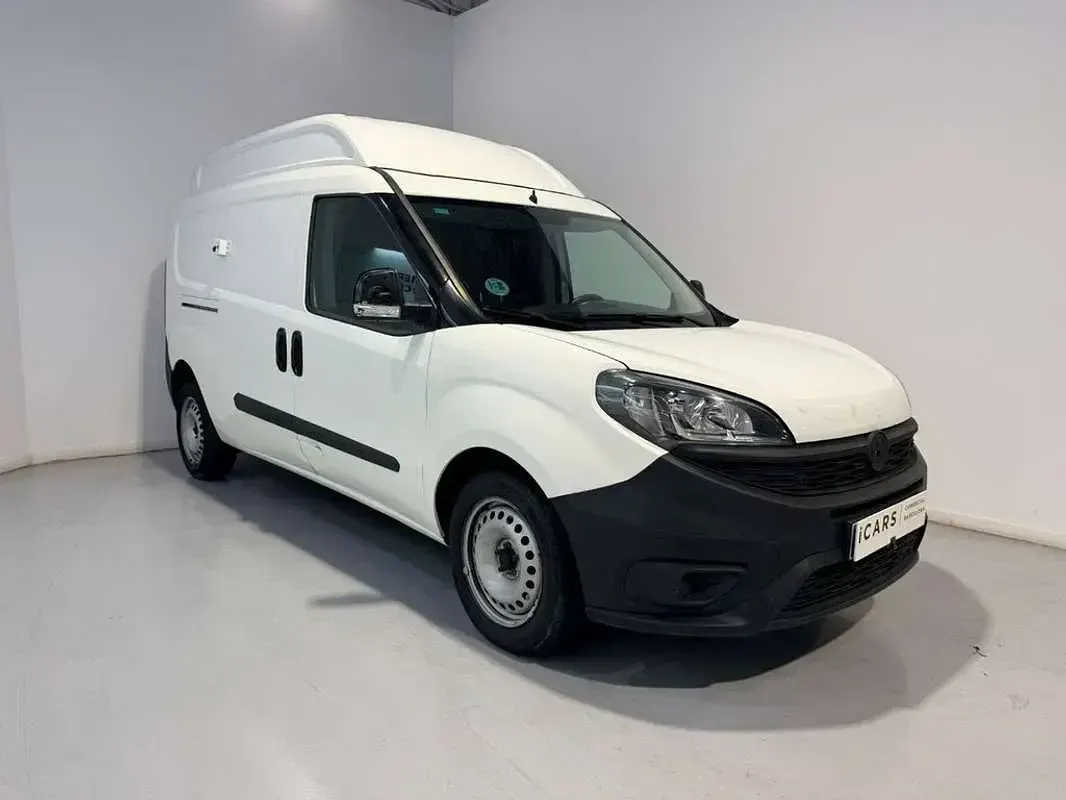 Usado Fiat Doblò 106 CV (77 kW) 2019 Blanco Monovolumen