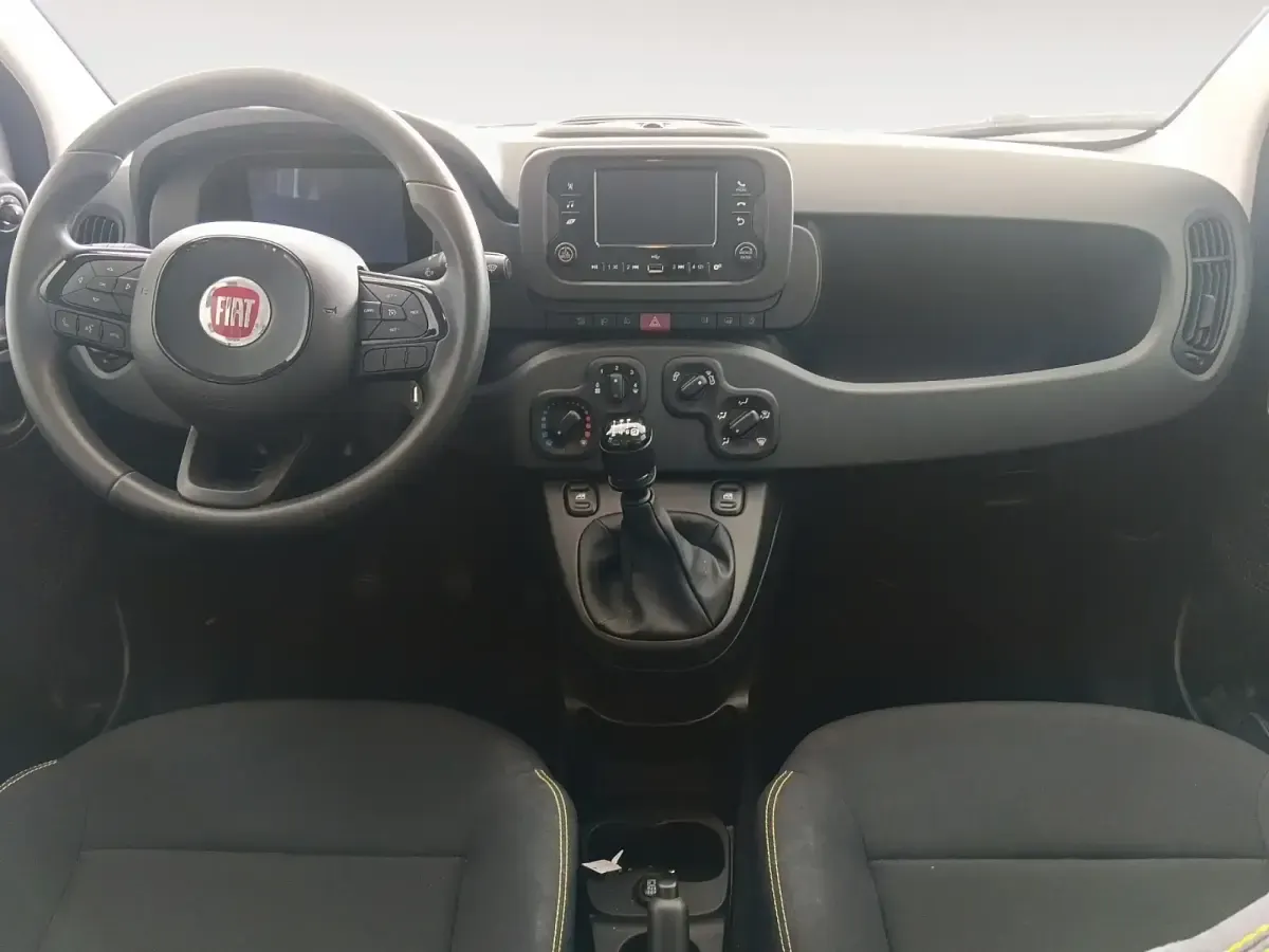 Usado Fiat Panda 69 CV (50 kW) 2024 Rojo Utilitario