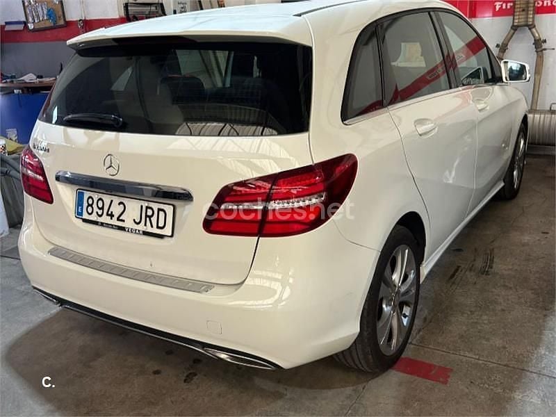 Usado Mercedes B200 136 CV (100 kW) 2016 Blanco Monovolumen