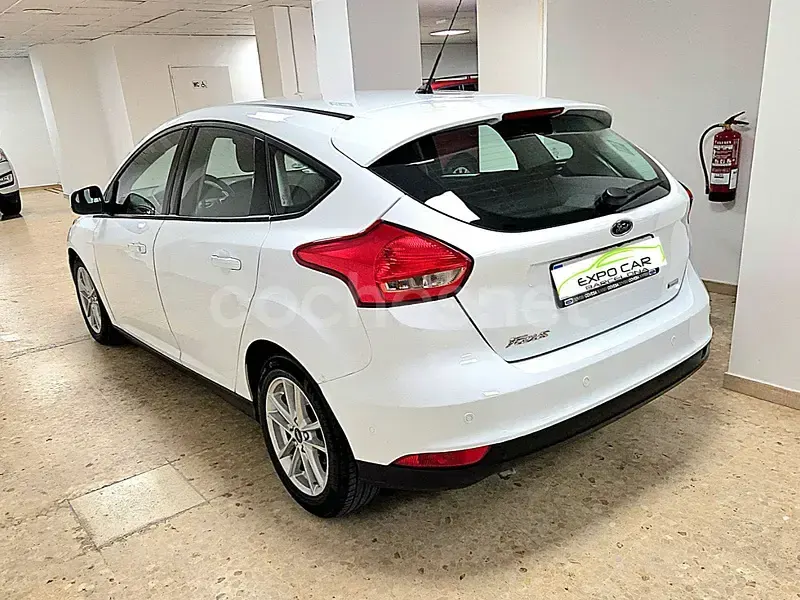 Usado Ford Focus 125 CV (91 kW) 2016 Blanco Berlina
