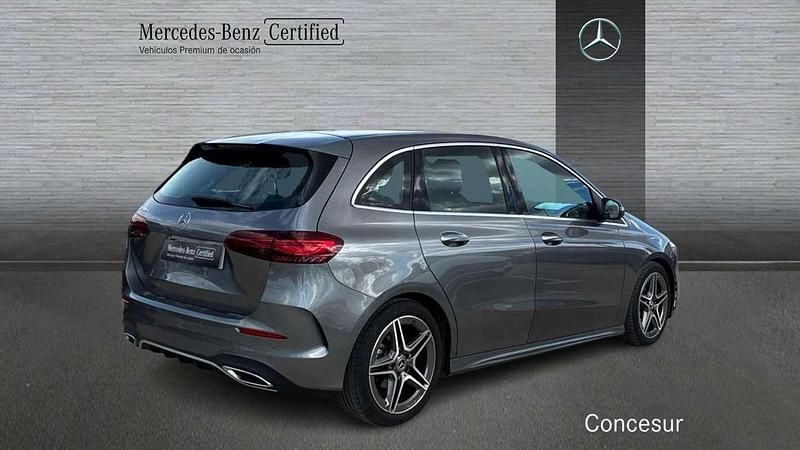 Usado Mercedes B180 109 CV (80 kW) 2024 Gris Monovolumen