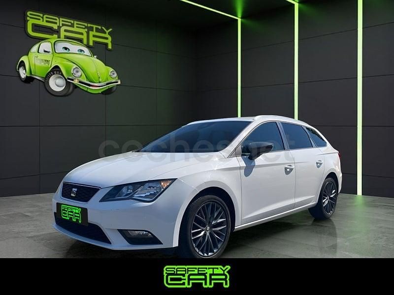 Usado Seat Leon Style 150 CV (110 kW) 2016 Blanco Familiar