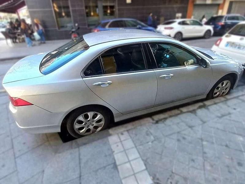 Usado Honda Accord Elegance 156 CV (114 kW) 2007 Gris / plata Berlina