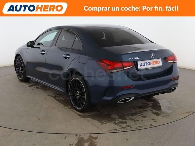 Usado Mercedes A250 AMG line 218 CV (160 kW) 2021 Azul Berlina