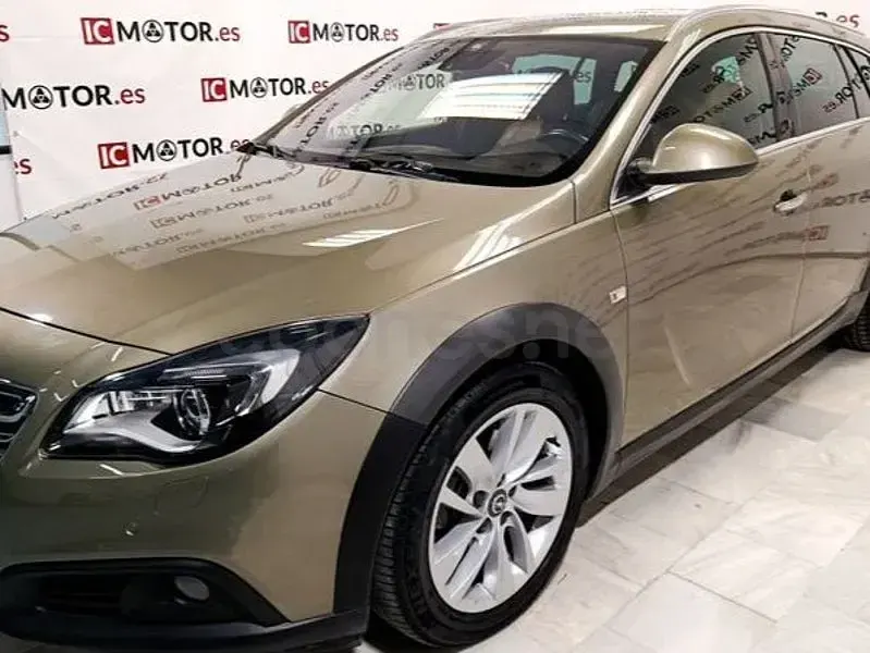 Usado Opel Insignia Sportive 195 CV (143 kW) 2014 Verde Berlina