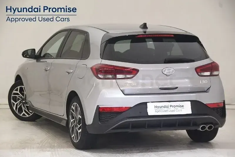 Usado Hyundai i30 N Line 96 CV (70 kW) 2025 Gris / plata Berlina