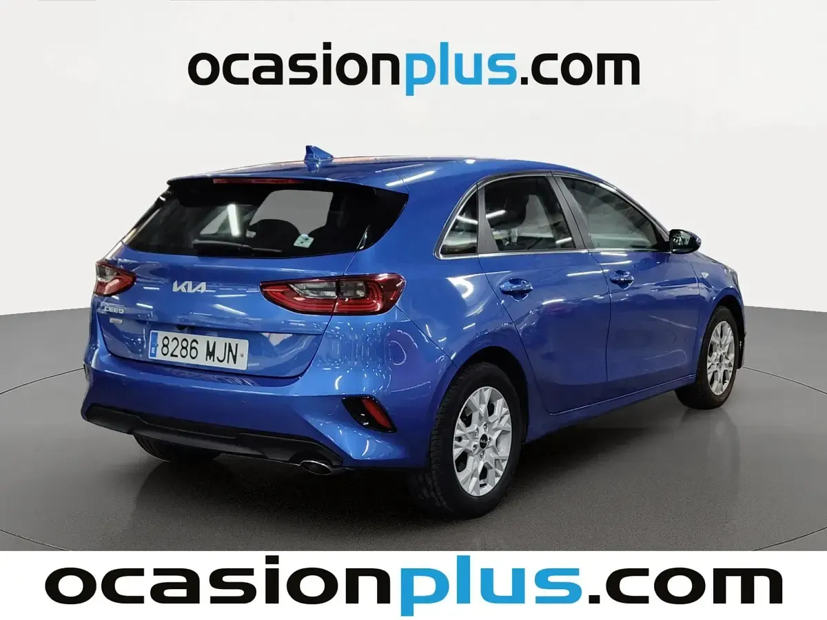 Usado Kia Ceed 136 CV (100 kW) 2023 Azul Utilitario