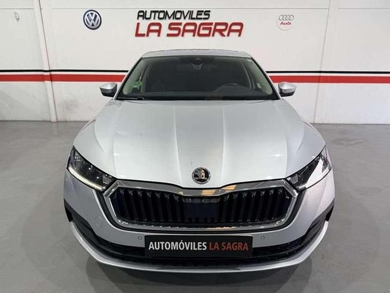 Usado Skoda Octavia Ambition 116 CV (85 kW) 2022 Gris Berlina