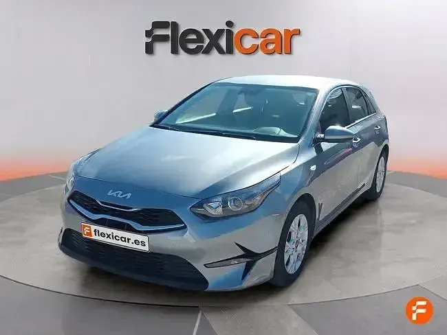 Usado Kia Ceed 136 CV (100 kW) 2023 Gris Utilitario