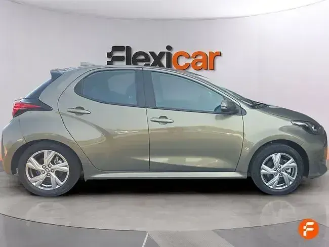 Usado Toyota Yaris Active 116 CV (85 kW) 2025 Gris Utilitario