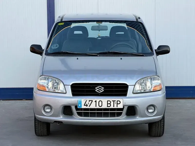 Usado Suzuki Ignis 83 CV (61 kW) 2002 Gris / plata Utilitario