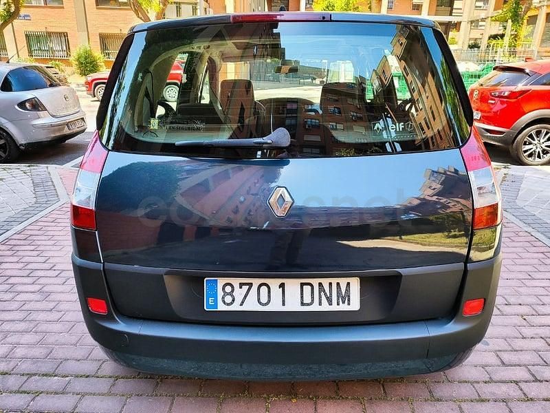 Usado Renault Scénic II Dynamique 100 CV (73 kW) 2005 Gris / plata Monovolumen
